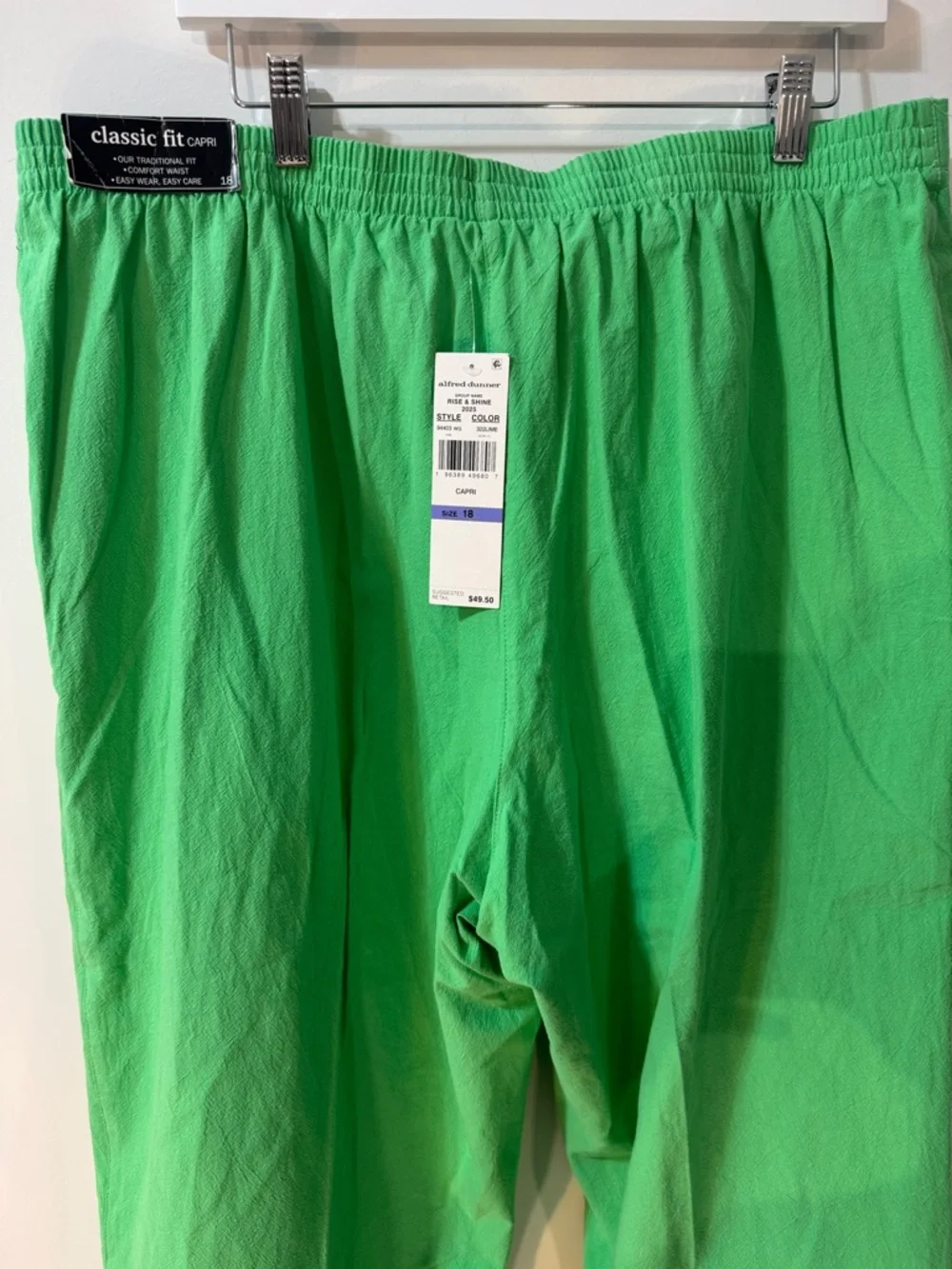 Cropped Eyelet Hem Twill Regular Fit Capris in Lime Size 18